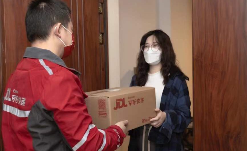 Đơn hàng đầu tiên trong sự kiện mở màn 11.11 của Jingdong: Áo khoác lông vũ Bosideng mới của Jingdong đến tay khách hàng chỉ sau vài phút!