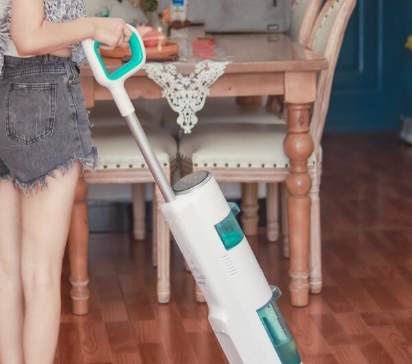 Bộ trợ giúp dọn dẹp mặt đất cho các bậc phụ huynh mới: Phiên bản khử trùng Uuni F10 Pro “Tận hưởng” cuộc sống gia đình nuôi dạy trẻ.